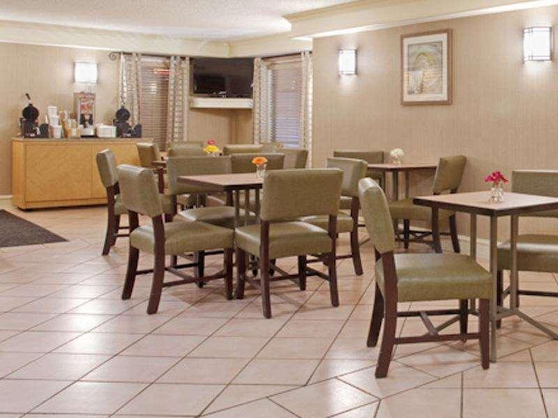 La Quinta Inn By Wyndham Denver Central Ресторант снимка