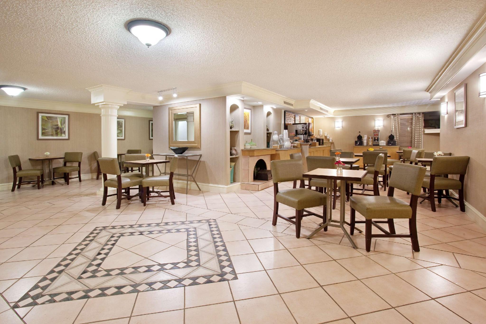 La Quinta Inn By Wyndham Denver Central Екстериор снимка