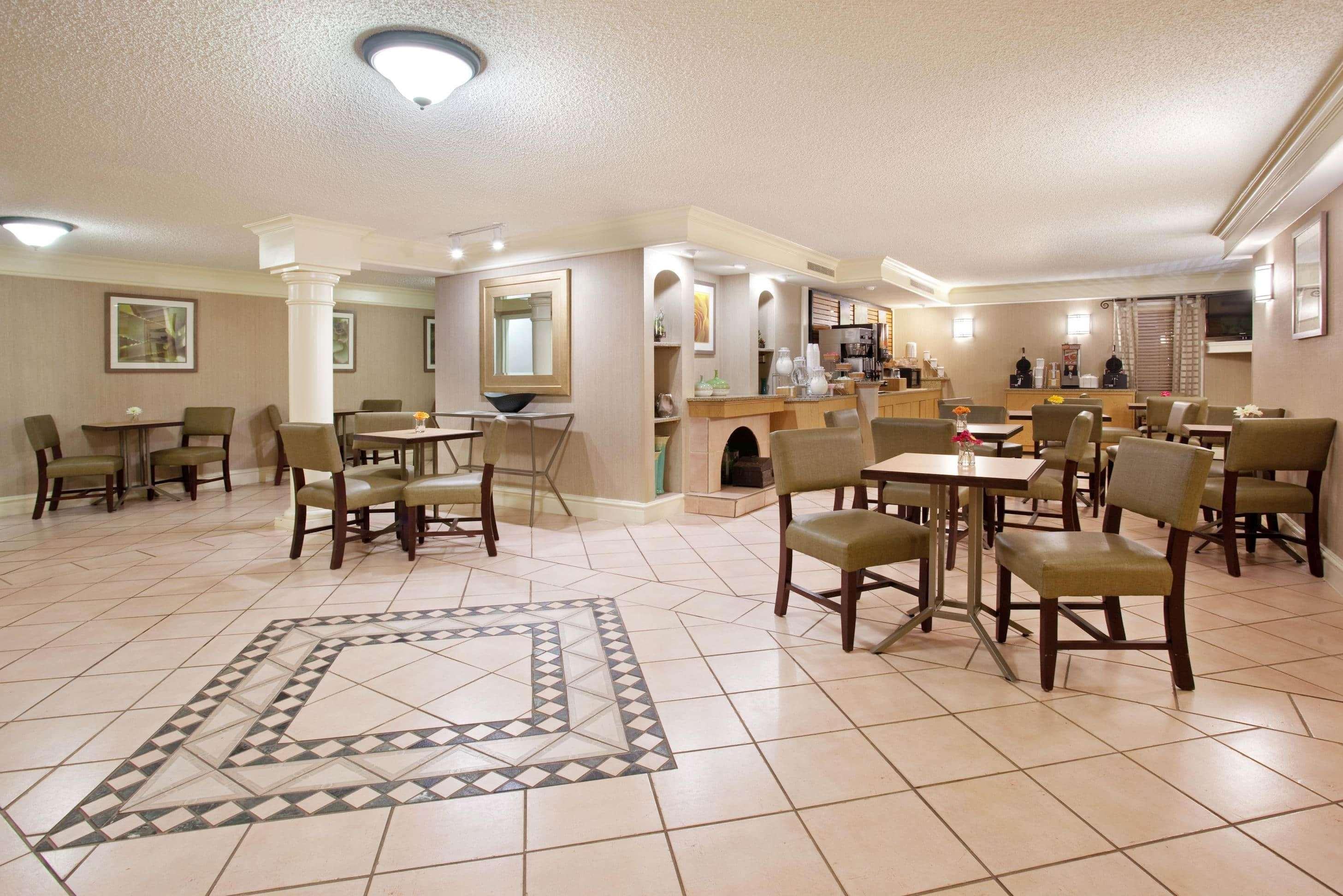 La Quinta Inn By Wyndham Denver Central Екстериор снимка
