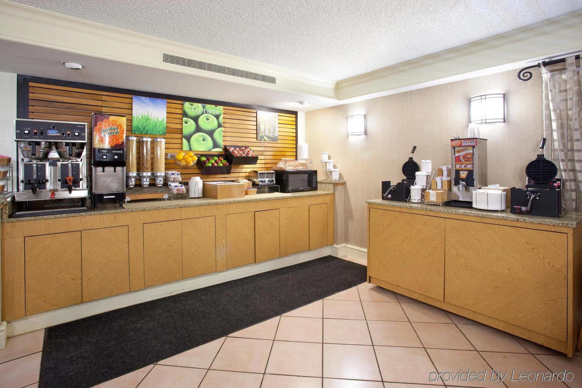 La Quinta Inn By Wyndham Denver Central Екстериор снимка